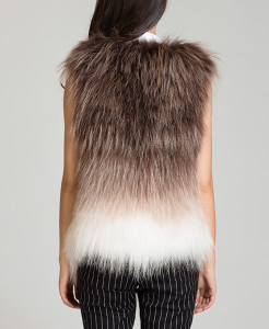 16-April-041　knitted raccoon fur vest  (4)